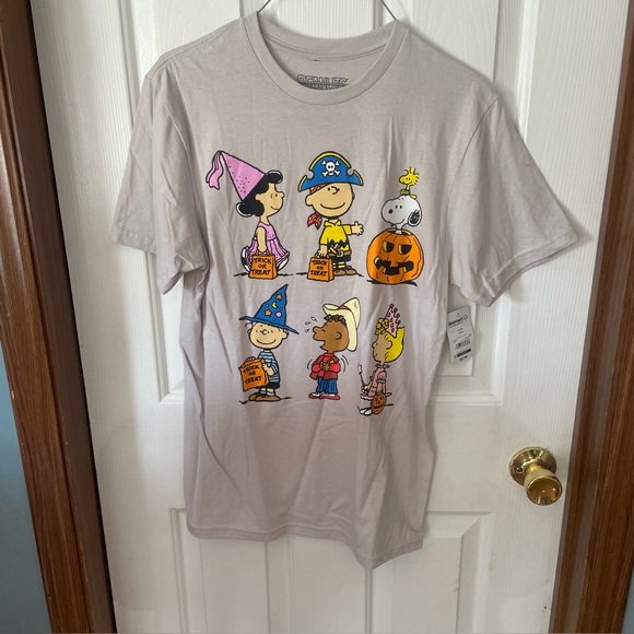 PEANUTS T-SHIRT SIZE MENS S BRAND NEW WITH TAGS HAS A STAIN SHOWN IN PHOTOS - Picture 8 of 11